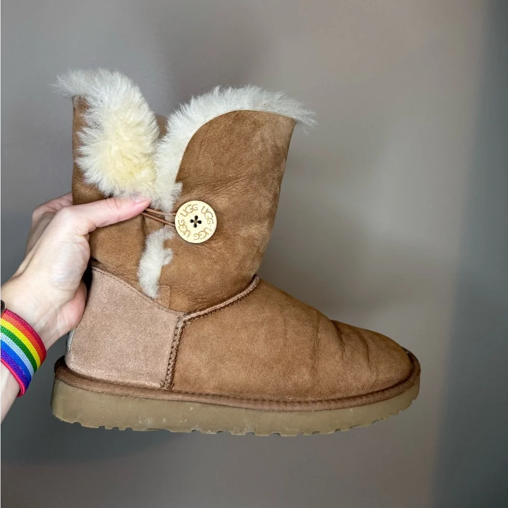UGG Australia Bailey Button Shearling Boots‎ Chestnut Women’s Size 10